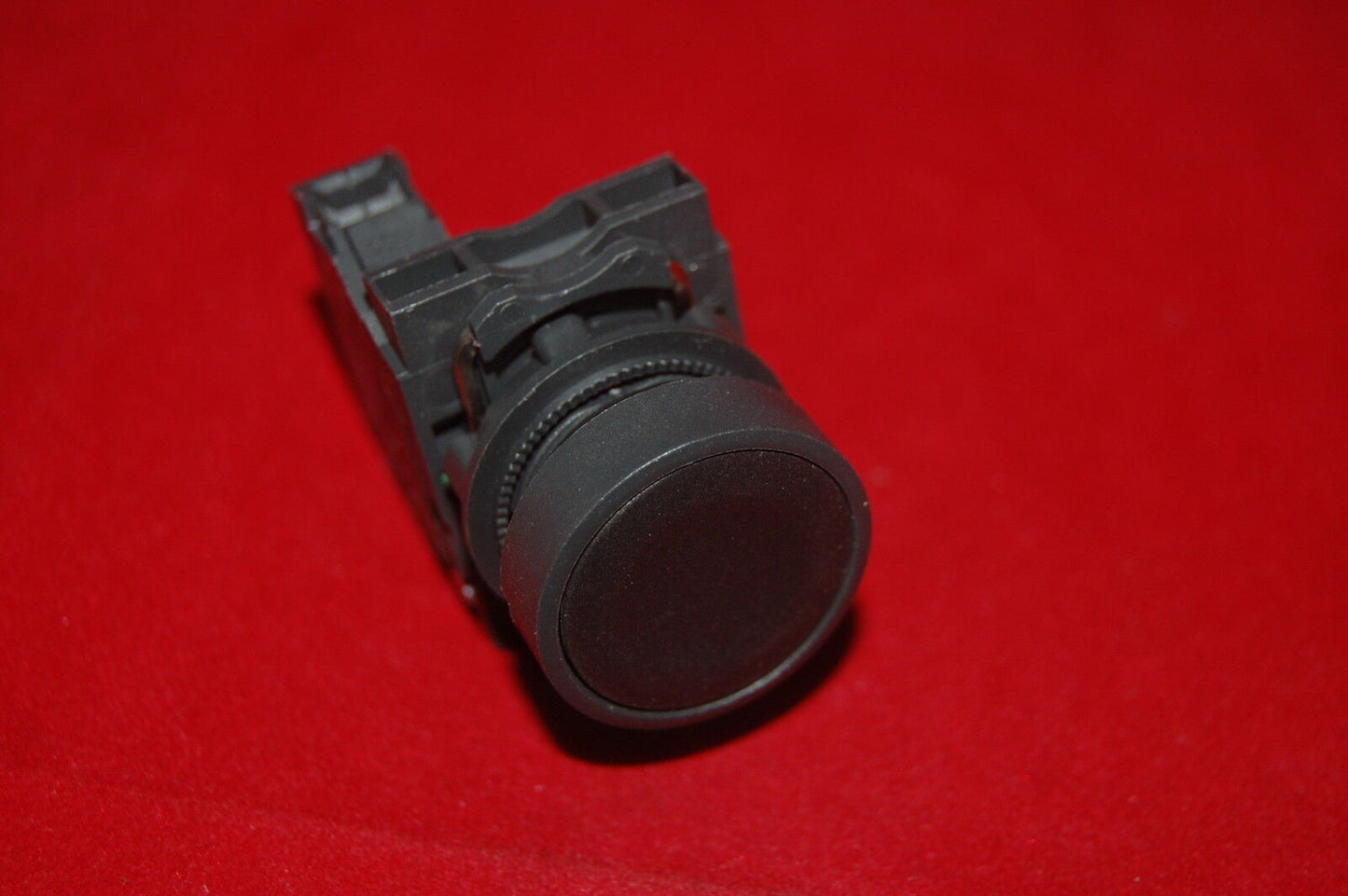 2PCS 22MM PUSHBUTTON SWITCH FITS XB5AA21 Black 1NO SPRING Return flush push