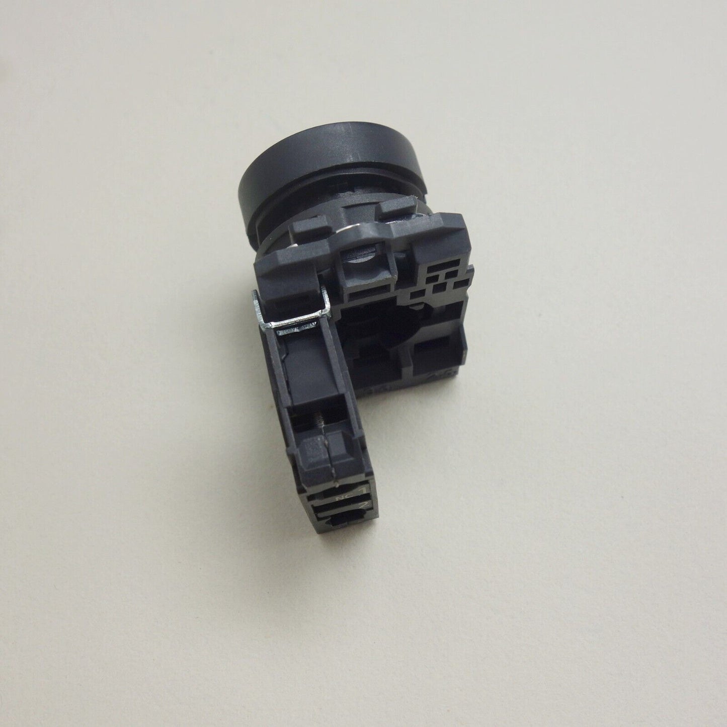2PCS 22MM PUSHBUTTON SWITCH FITS XB5AA42 RED 1NC SPRING Return flush push