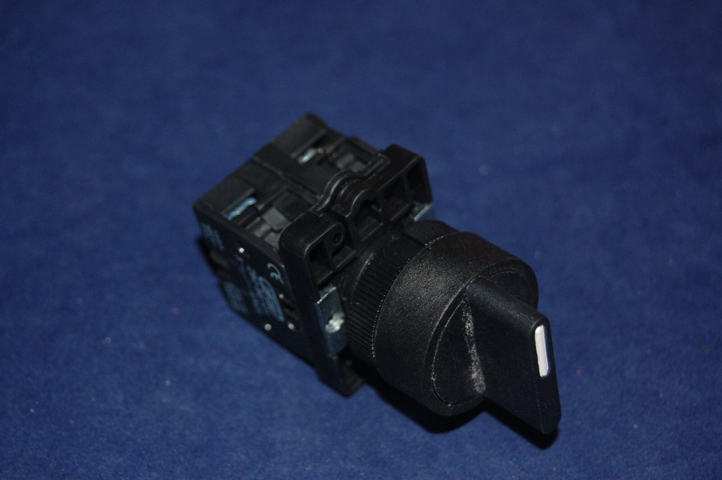 1PC 22mm Selector switch 3 Position Fits XB2ED33 Select Switch 2NO Maintain