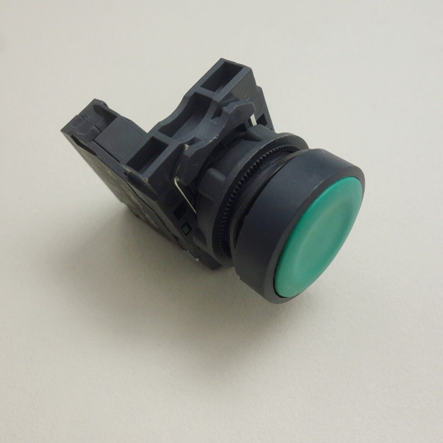 2PCS 22MM PUSHBUTTON SWITCH FITS XB5AA31 GREEN 1NO SPRING Return flush push