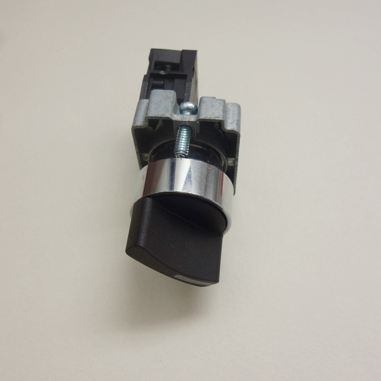 2PCS 22mm Select switch 2 Position Latching Fits XB2-BD21 Maintain Selector