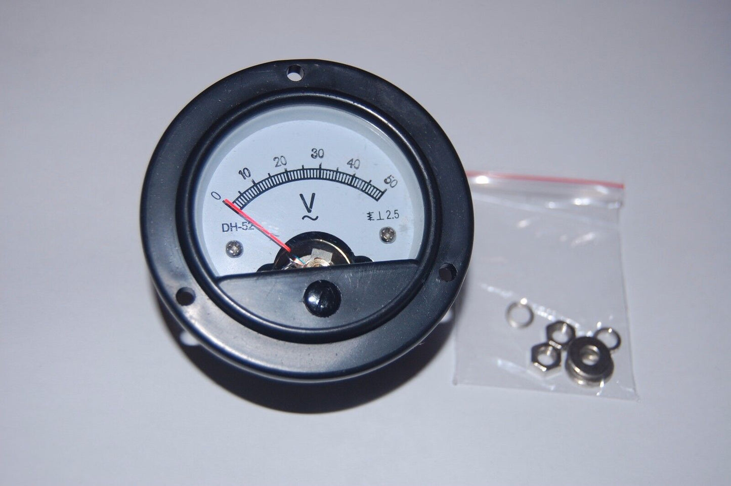 AC 0-50V Round Analog Voltmeter Voltage Panel Meter Dia. 66.4mm DH52
