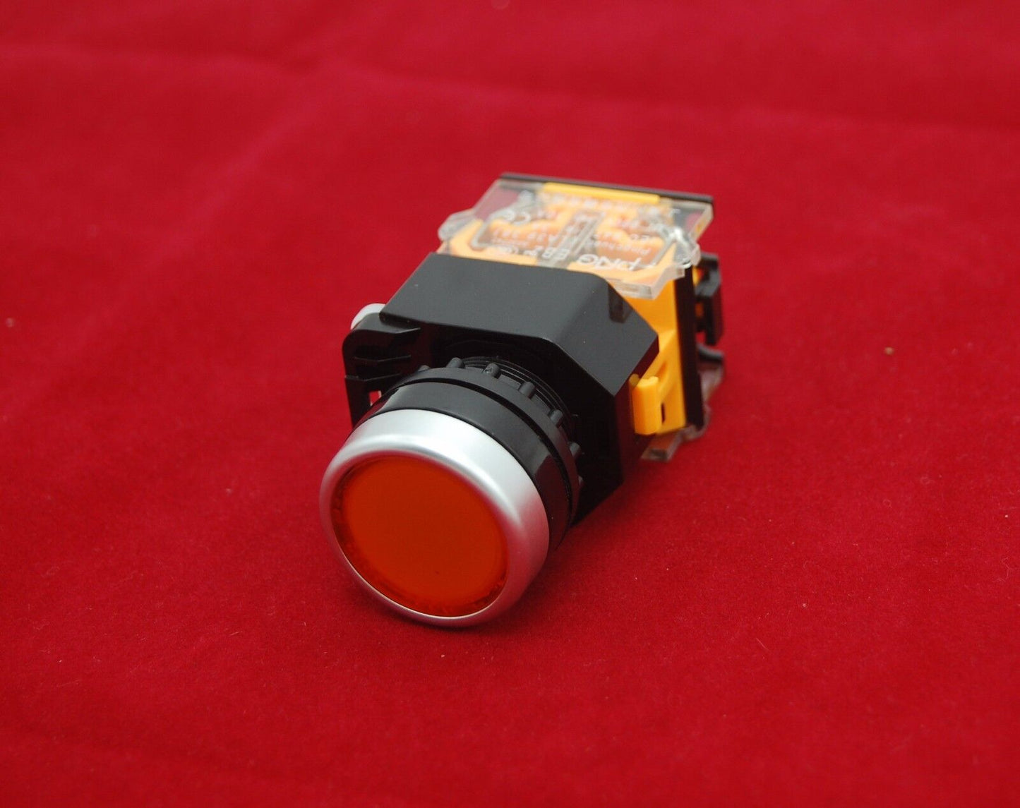 1PC 22MM Red Maintained Latching Push button Switch 1NC/1NO Ith 10A