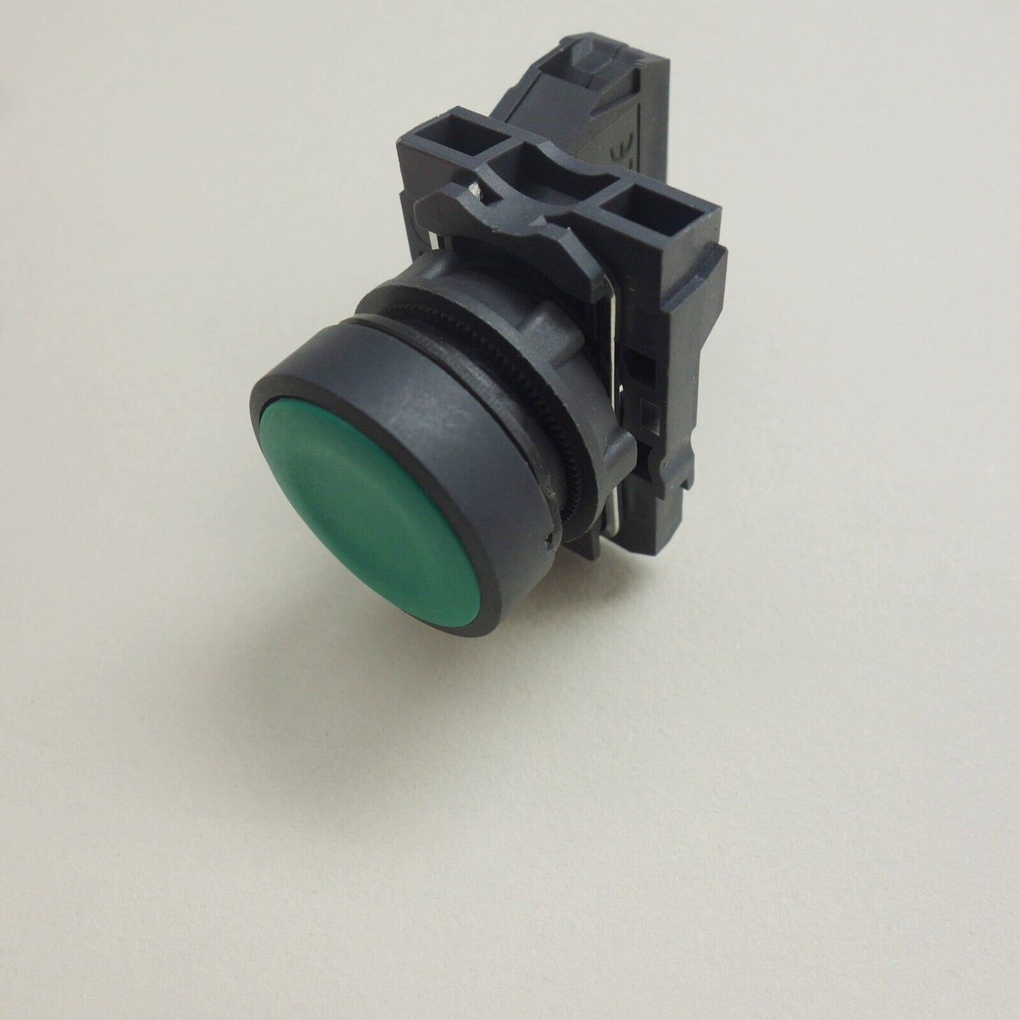 2PCS 22MM PUSHBUTTON SWITCH FITS XB5AA31 GREEN 1NO SPRING Return flush push