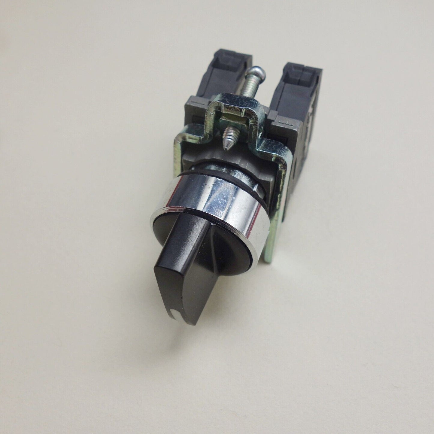 22mm Maintained Selector Select switch 3 Position Fits XB4 BD33 2NO STAY PUT