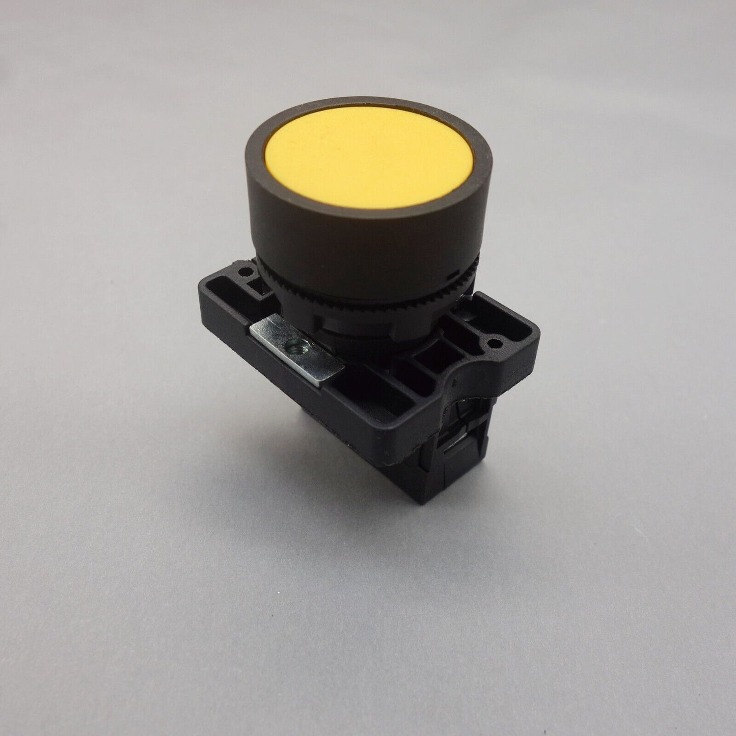 2PCS 22MM PUSHBUTTON SWITCH FITS XB2EA1 Yellow 1No flush push Momentary Plastic