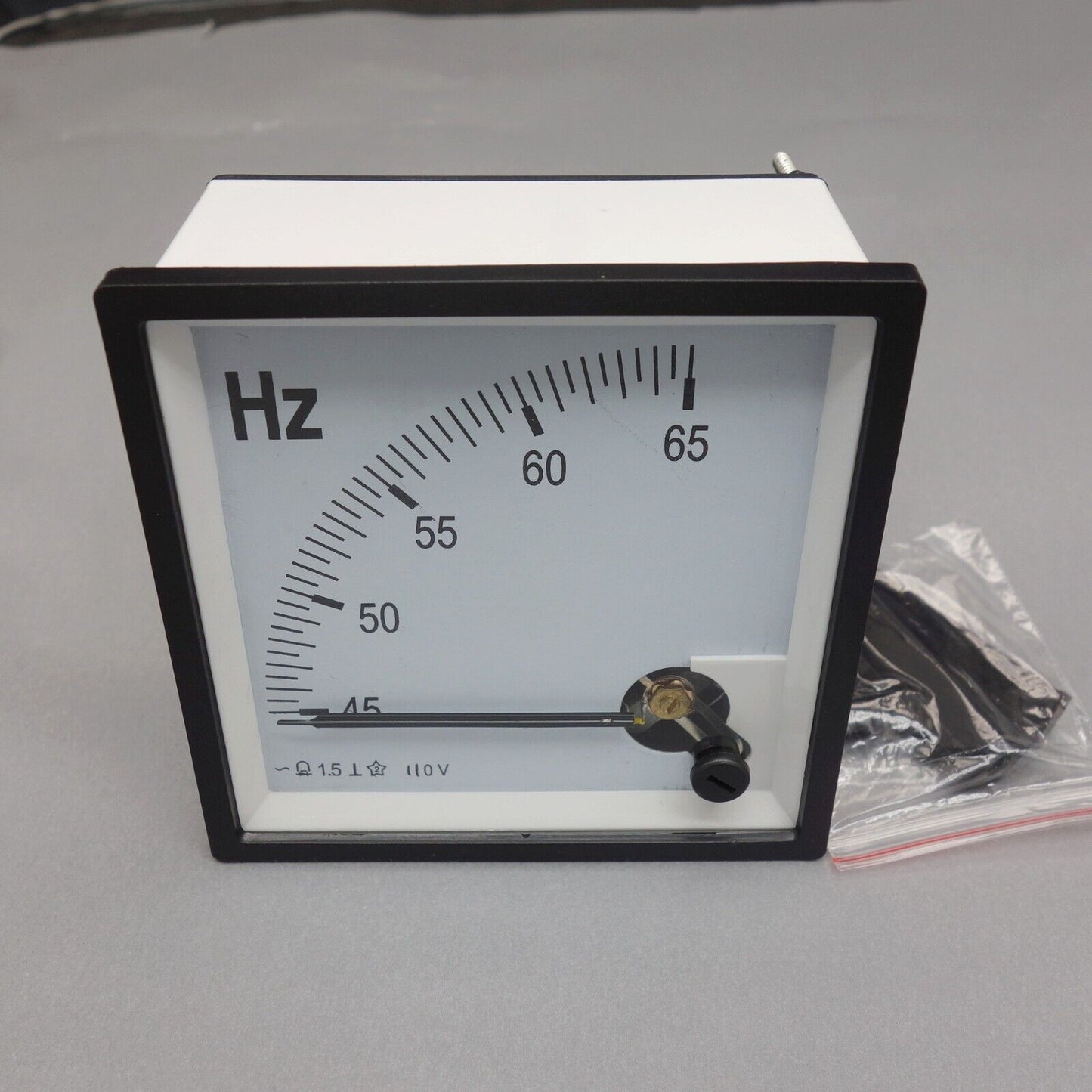 1PC Analogue Frequency Panel Meter 45-65HZ 110V 96*96MM directly Connect
