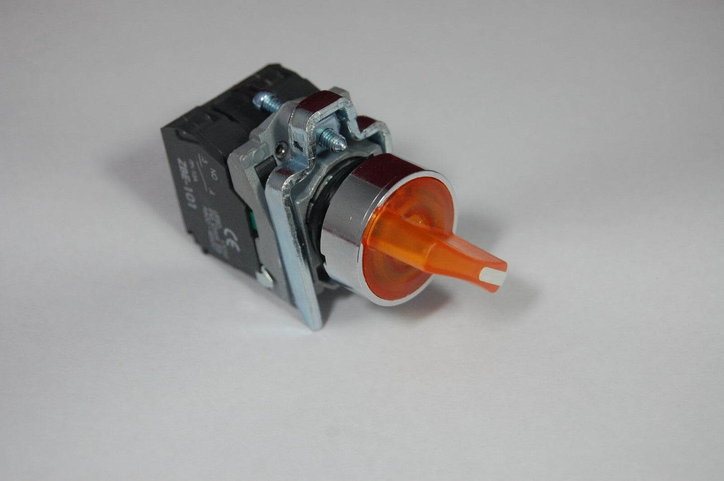 22mm ILLUMINATED Select switch 3 Position Fits Orange XB4BK135M5 230V Maintained