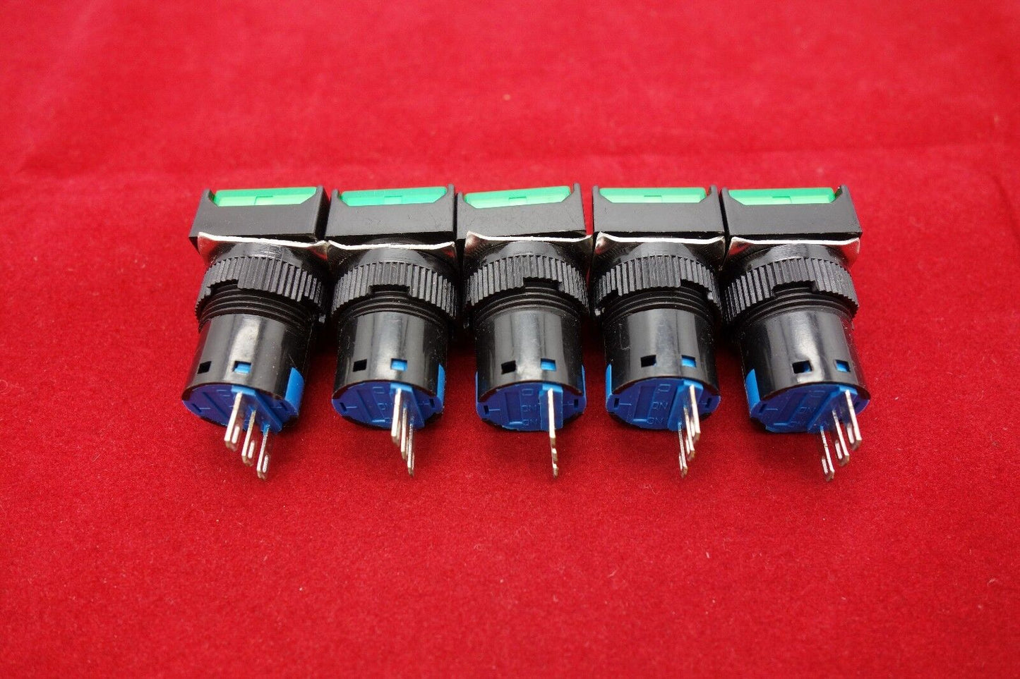 5PCS 16MM Green Square Momentary PUSH BUTTON 3 Pins 250V AC 3A / DC 30V 5A