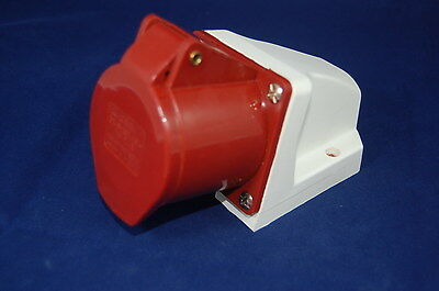 ONE WATER PROOF SOCKET 16A 3P+E IP44 114 PC PLUG SOCKET COUPLING