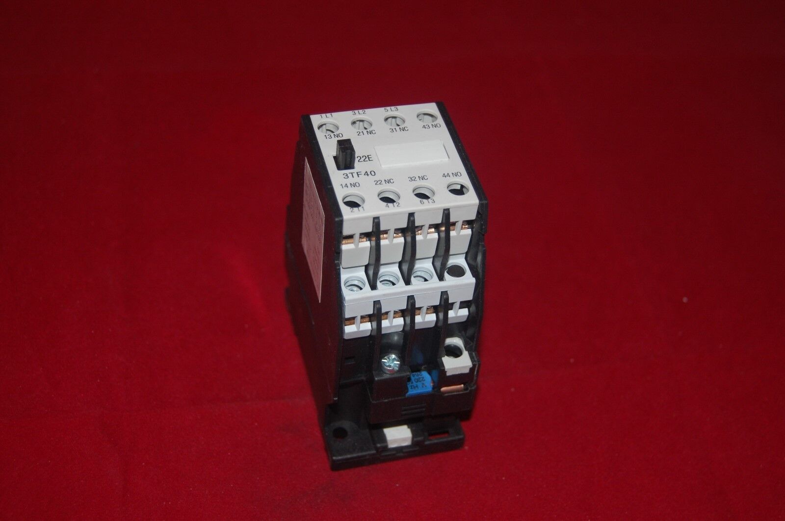 1pc New FITS 3TF40 22 AC CONTACTOR 9A COIL 48V AC 50/60HZ