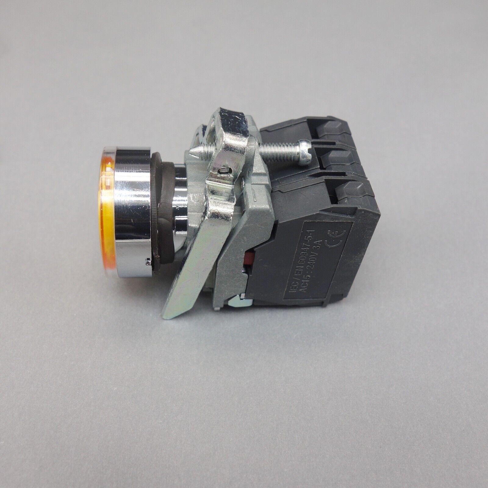 1PC Fits XB4BW35G5 LED Illuminated pushbutton Switch flush push 110/120V Yellow