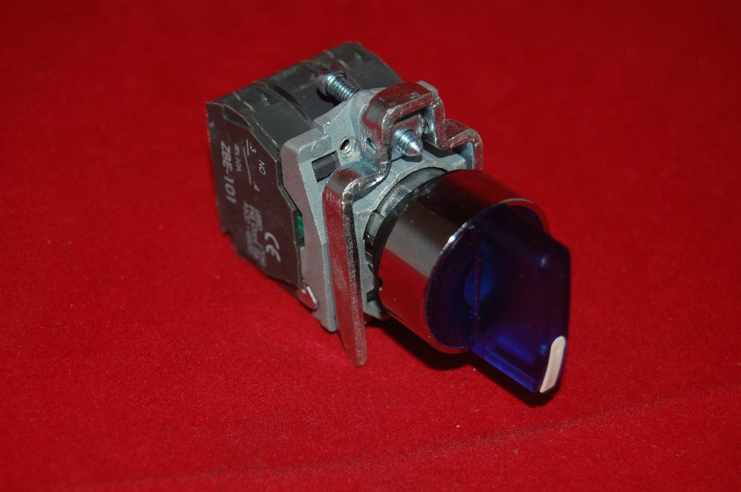 22mm ILLUMINATED Select switch 3 Position Fits Blue XB4BK136G5 120V Maintained