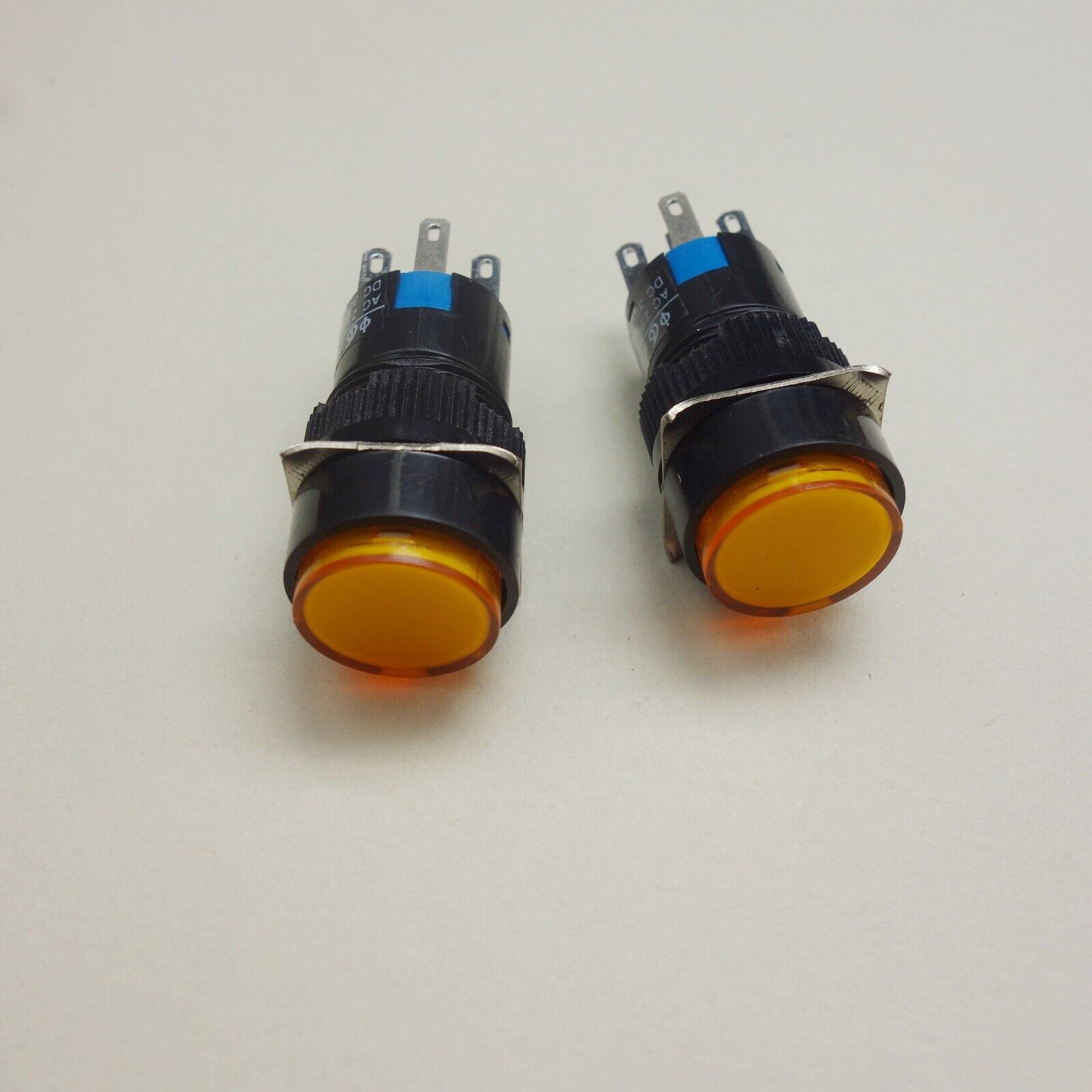 2PCS 16MM Yellow LED ILLUMINATED ROUND Momentary PUSH BUTTON 2NO/2NC 2POLES LA39