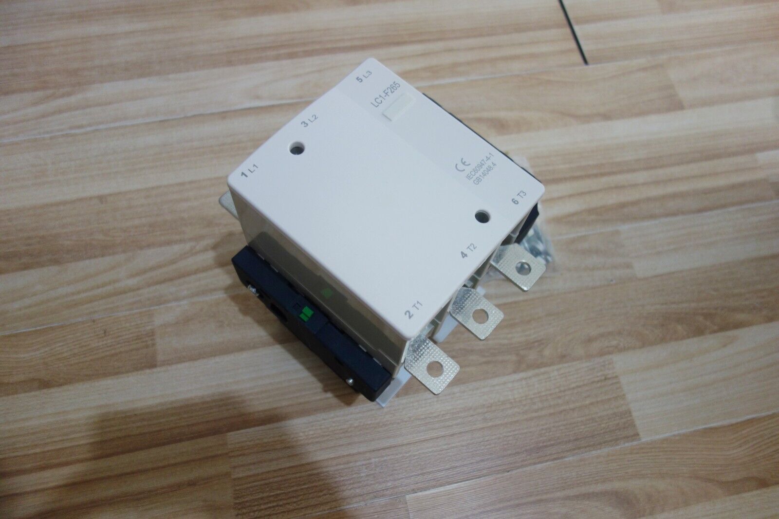 1pc New IN BOX FITS LC1F265M7 AC CONTACTOR 265A COIL 220V AC 50/60HZ