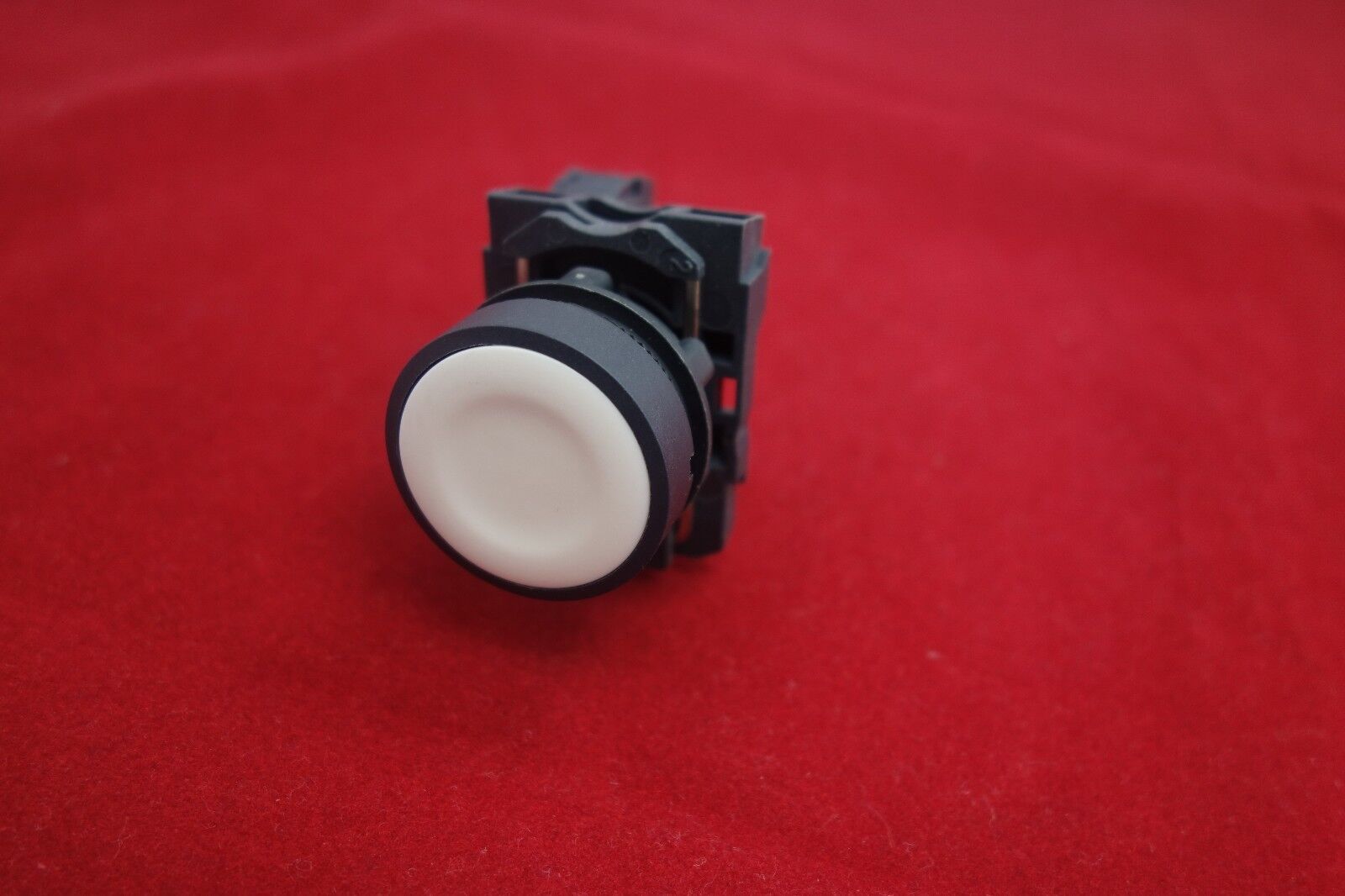5PC 22MM PUSHBUTTON SWITCH FITS XB5AA11 White 1NO SPRING Return flush push