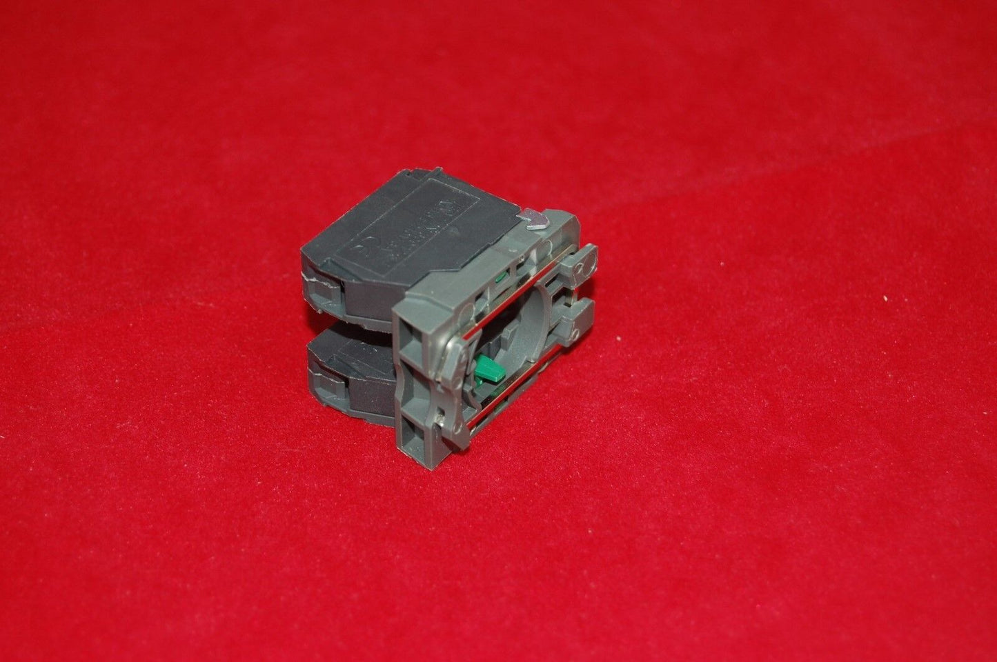 2PCS Contact assemblies 2NO Contact block with Body/Fixing Collar Fits ZB5 AZ103