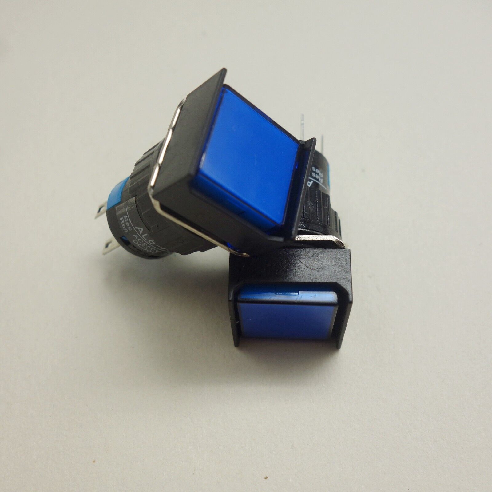 2PCS 16MM Square Blue LED ILLUMINATED Latching PUSH BUTTON 2NO/2NC 2POLES LA