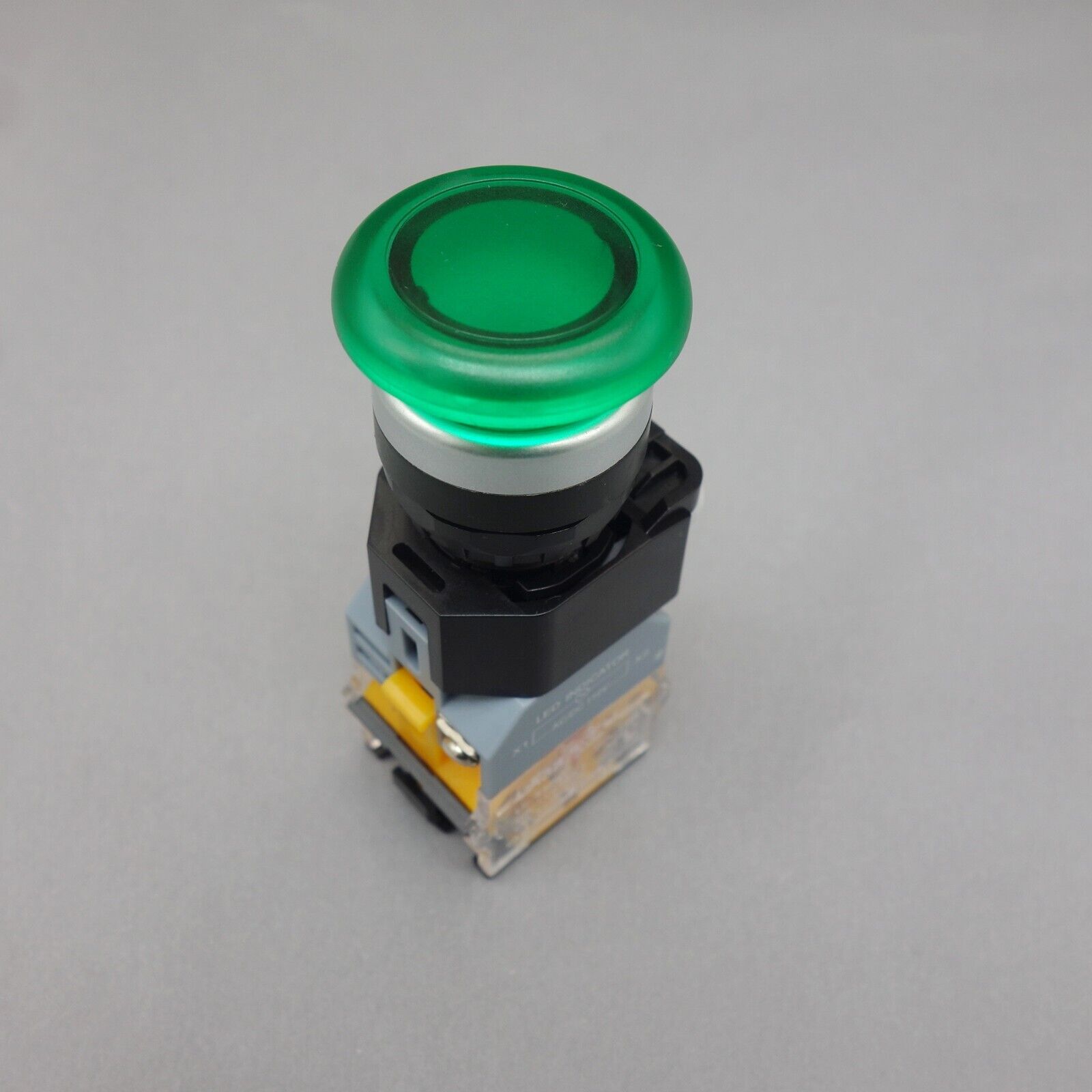 1pc 110V Green Led Illuminated mushroom pushbutton Momentary 1NO/1NC Plastic LA