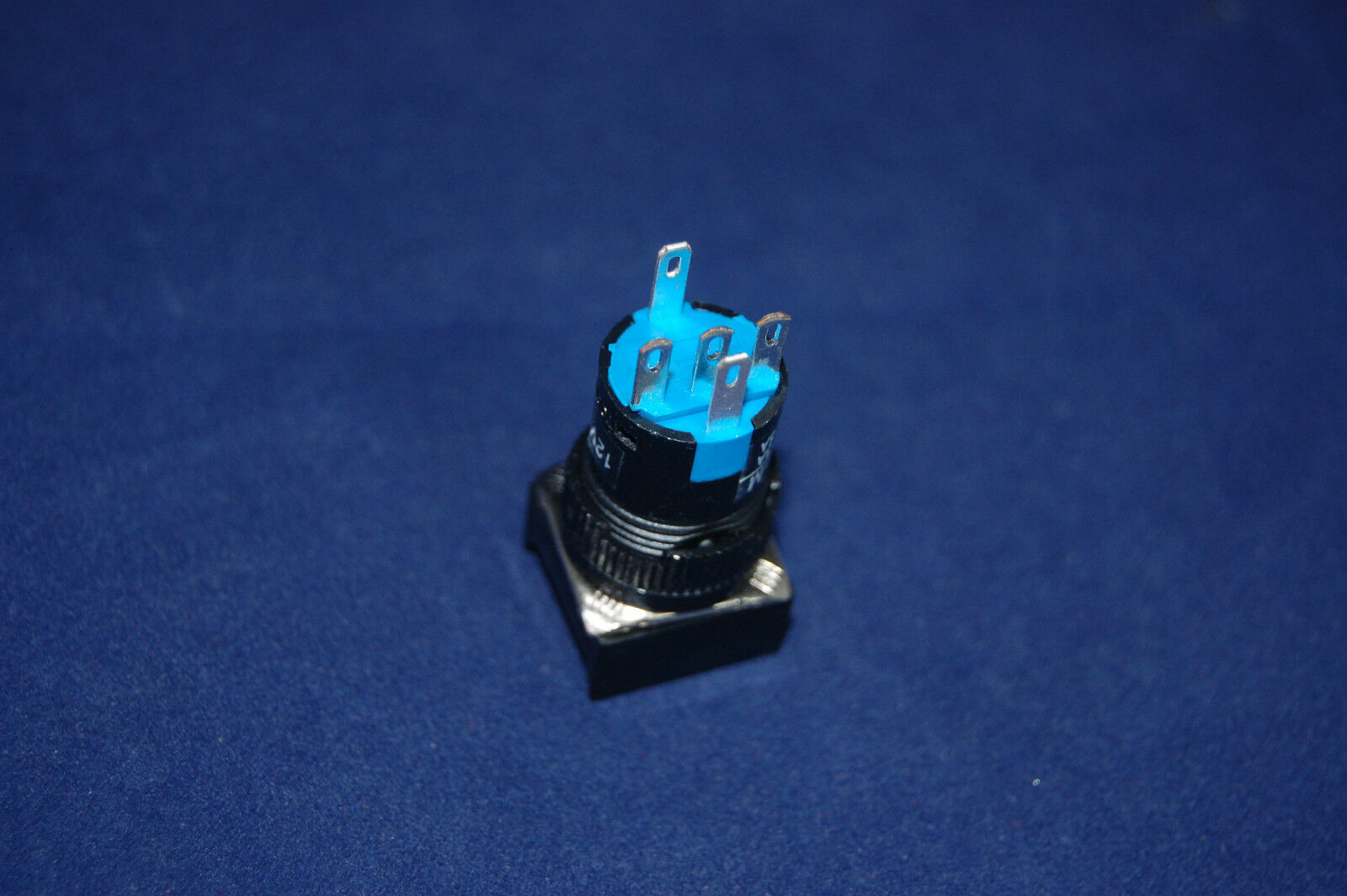 2PCS 16MM YELLOW Square MAINTAINED PUSH BUTTON  ILLUMINATED 24V AC/DC 5 PINS