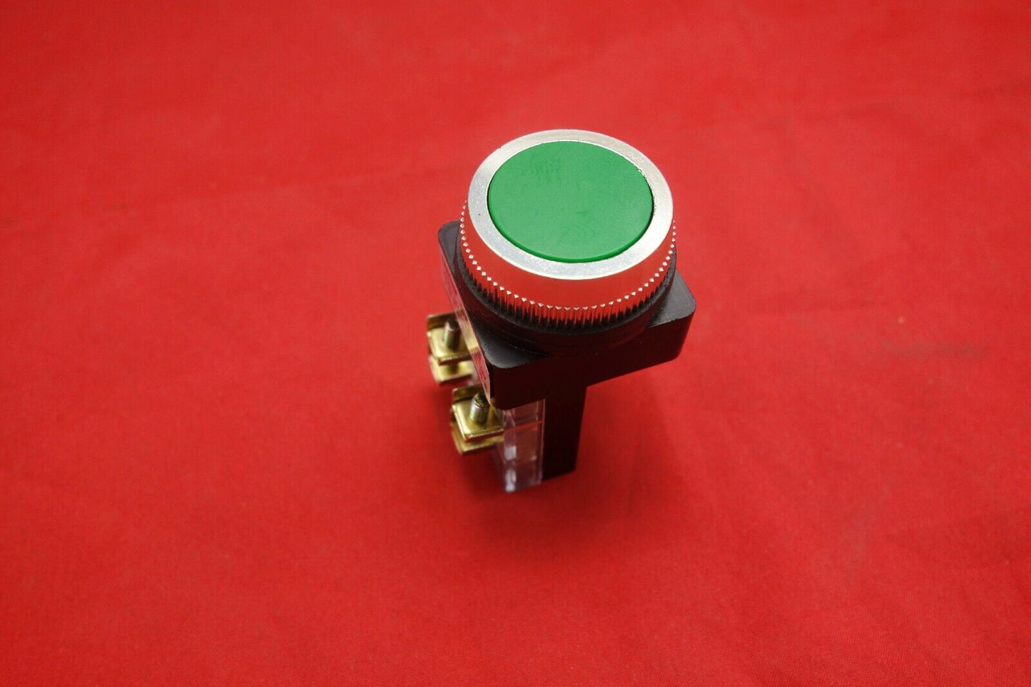 1PC NEW Cutout Dia. 30MM Green Momentary PUSH BUTTON Switch 1NO/1NC PB30