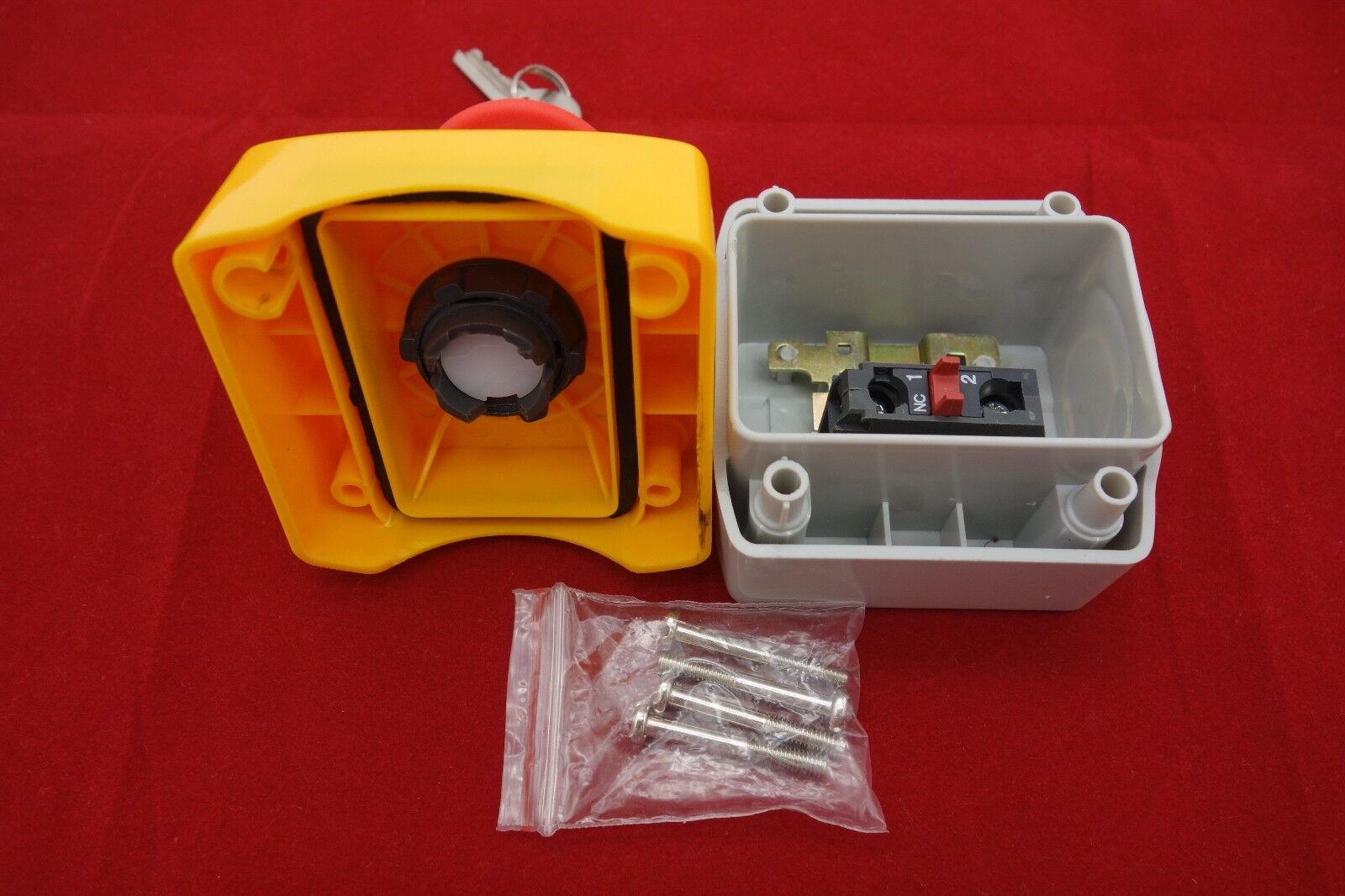 1PC Fits XAL-K188 Cutout 22mm Key release Control Station Enclosure 1N/C