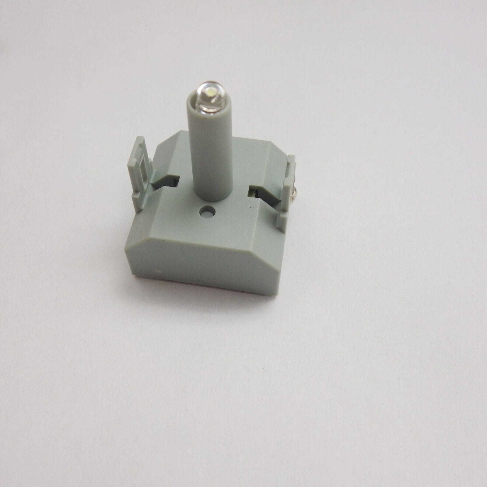 2PCS Lamp Holder LED light block D/W26 White Color 110V AC/DC use for LA38 LA39