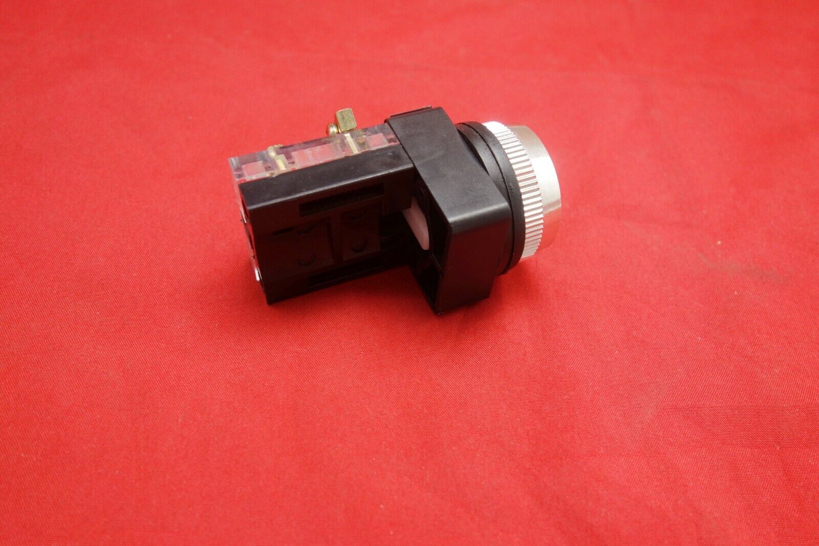 1PC NEW Cutout Dia. 30MM Green Momentary PUSH BUTTON Switch 1NO/1NC PB30