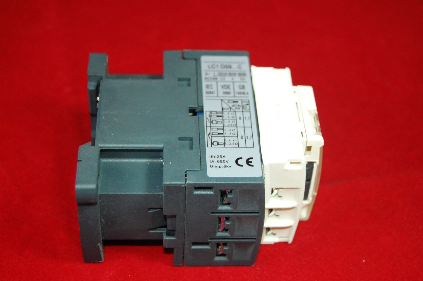 1pc New type FITS LC1D09M7 AC CONTACTOR 9A COIL 220V AC 50/60HZ