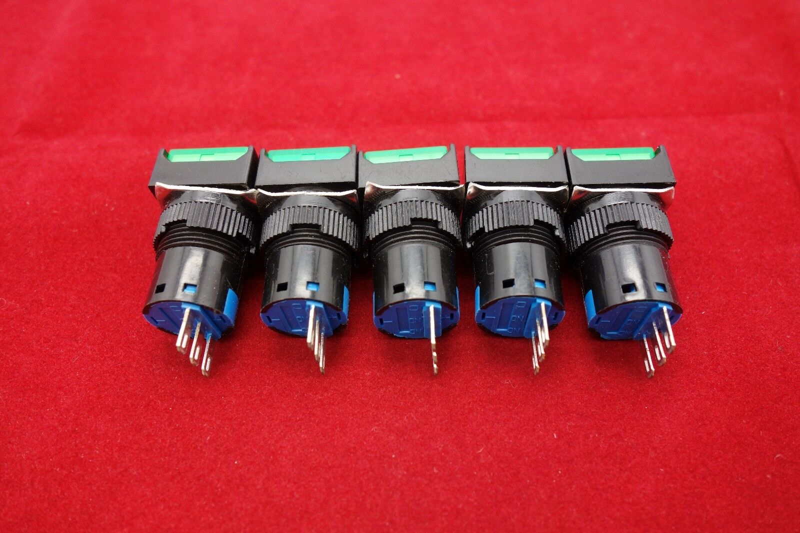 5PCS 16MM Green Square Maintained PUSH BUTTON 3 Pins 250V AC 3A / DC 30V 5A