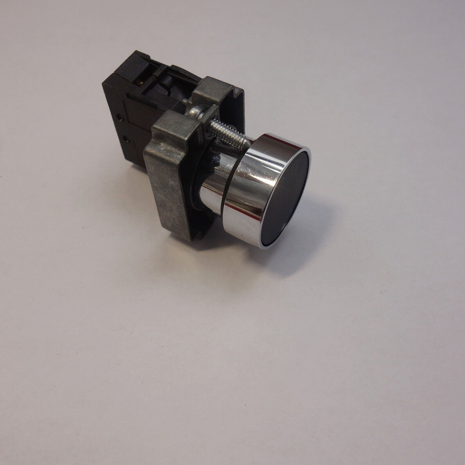 1PCS NEW FITS XB2BA21 Black 22MM Momentary PUSH BUTTON Switch 1NO