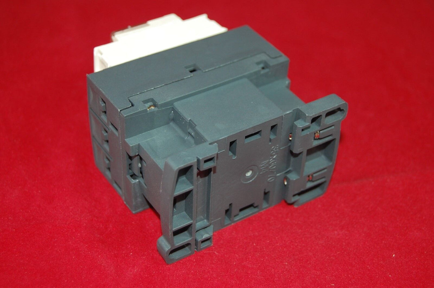 1pc New type FITS LC1D09M7 AC CONTACTOR 9A COIL 220V AC 50/60HZ