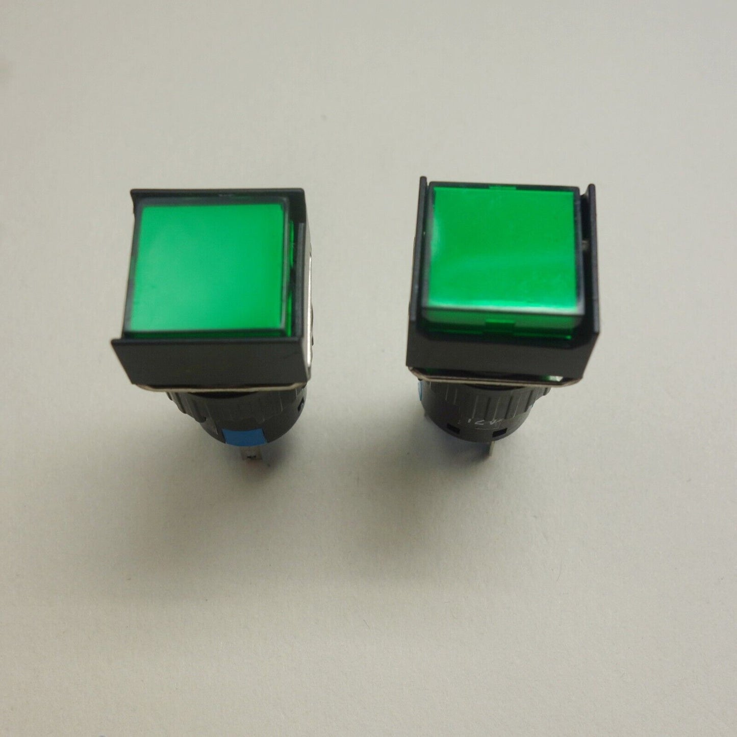 2PCS 16MM Square Green LED ILLUMINATED Latching PUSH BUTTON 2NO/2NC 2POLES LA39