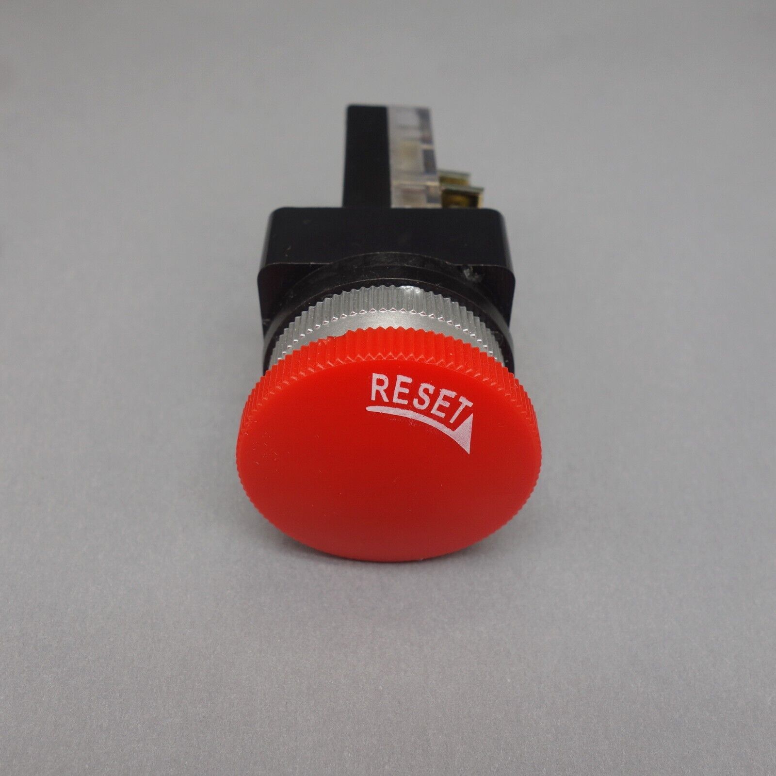 1PC Cutout Dia. 30mm Turn to release RED 40mm Mushroom Head push button switch