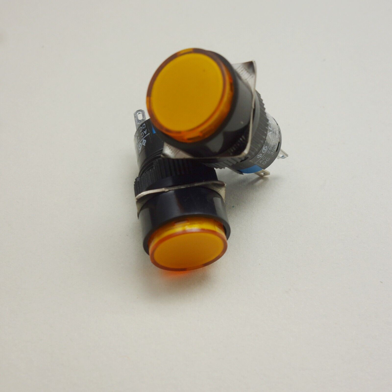 2PCS 16MM Yellow LED ILLUMINATED ROUND Momentary PUSH BUTTON 2NO/2NC 2POLES LA39