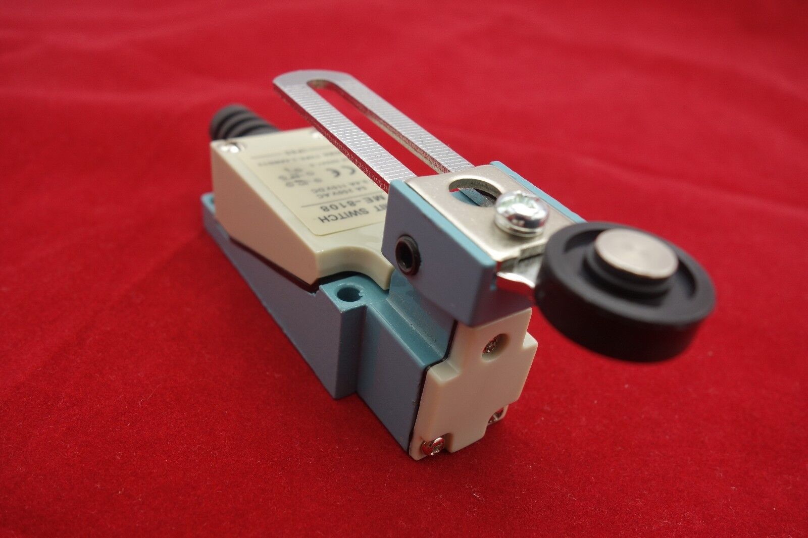 1PC NEW ME-8108 LIMIT SWITCH 240V 5A  LIMITED SWITCH FITS TZ-8108 XCE-145 IP65