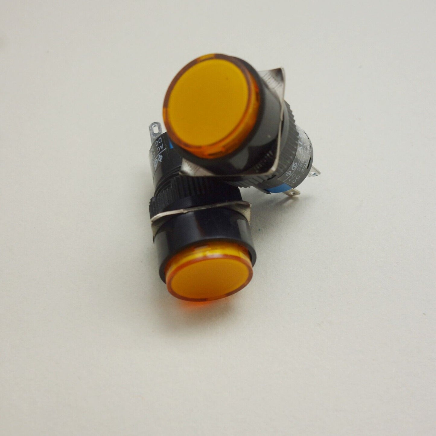 2PCS 16MM Yellow LED ILLUMINATED ROUND Latching PUSH BUTTON 2NO/2NC 2POLES LA39