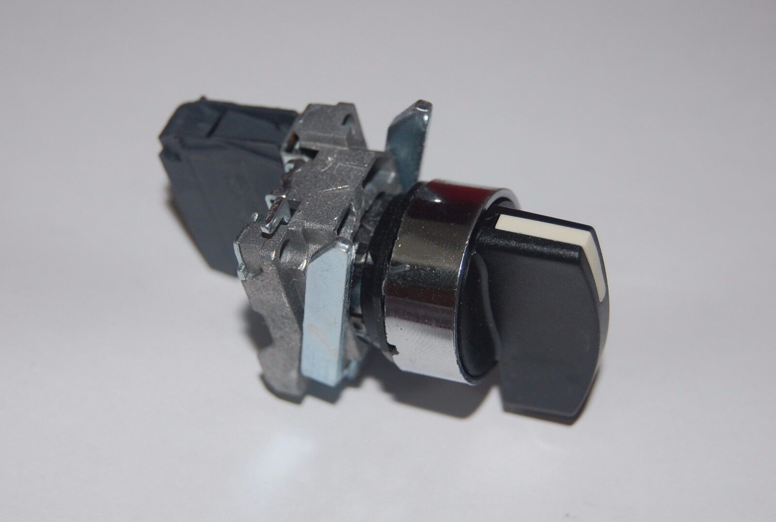 1PC 22mm Long Handle Selector switch 2 Position Fits XB4BJ21  1N/O  MAINTAINED