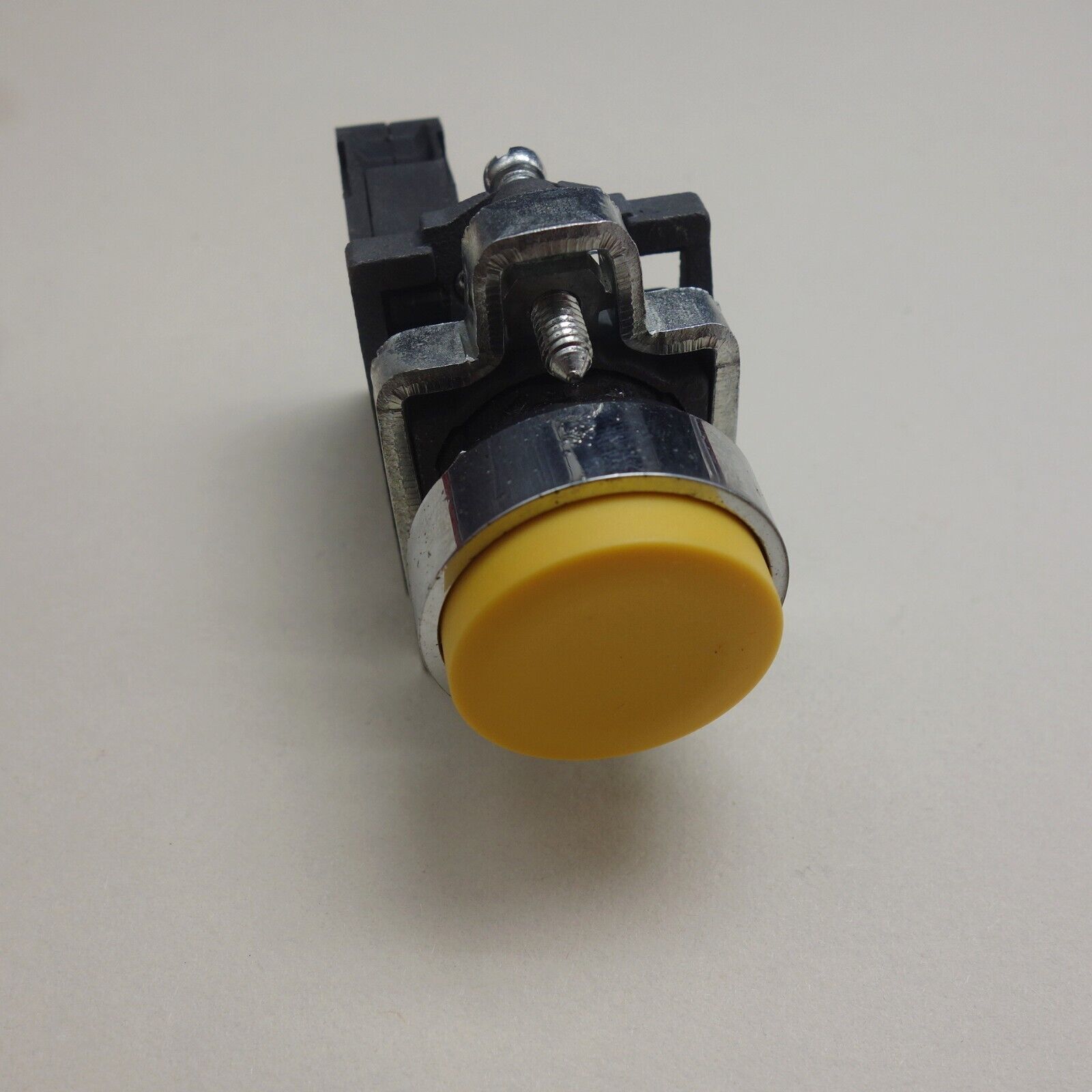 1PC 22MM PUSHBUTTON SWITCH FITS XB4BL51 YELLOW 1NO Projecting push XB4BL