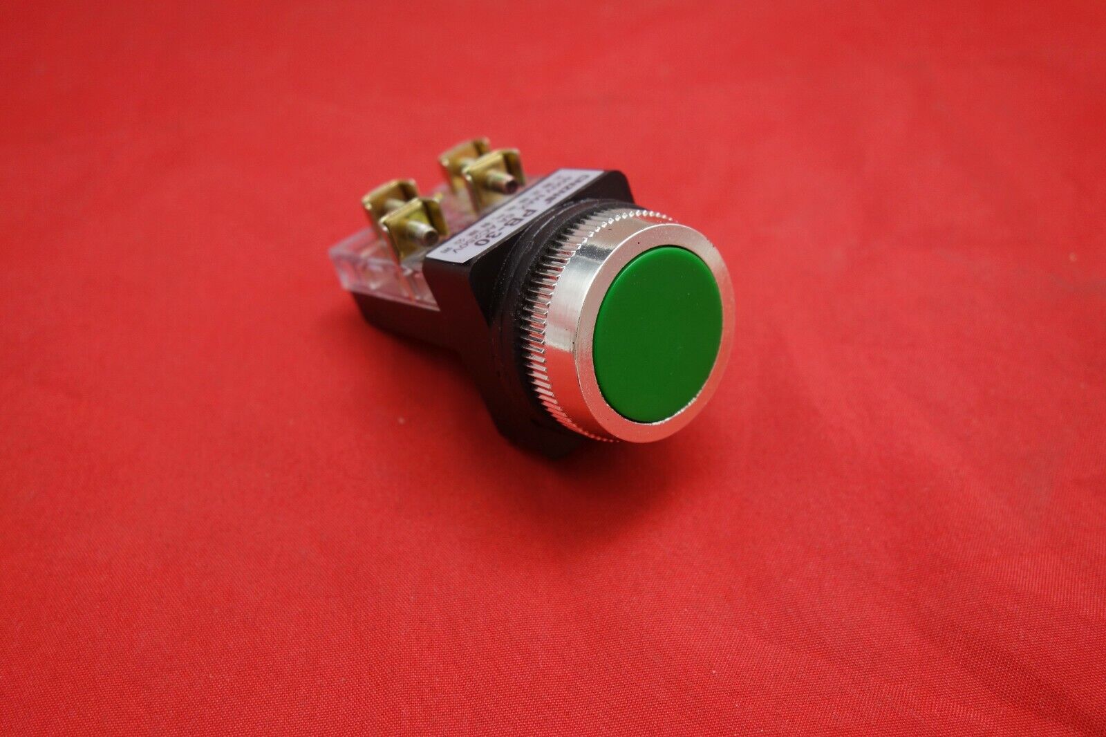 1PC NEW Cutout Dia. 30MM Green Momentary PUSH BUTTON Switch 1NO/1NC PB30
