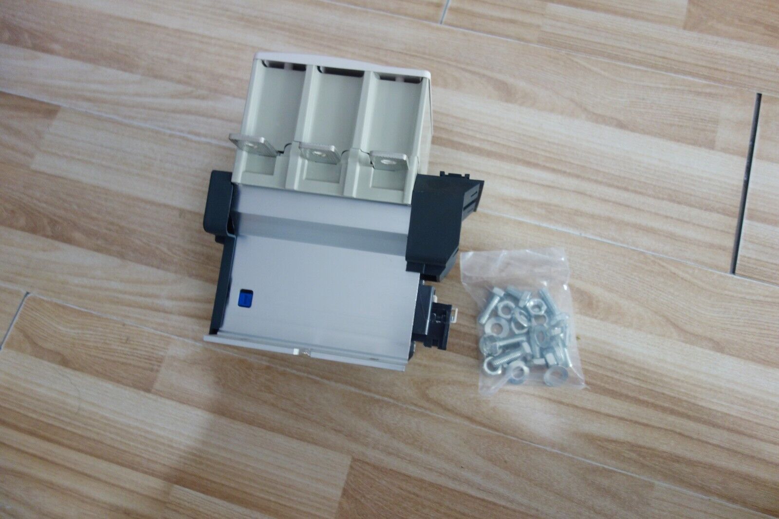1pc New IN BOX FITS LC1F265M7 AC CONTACTOR 265A COIL 220V AC 50/60HZ