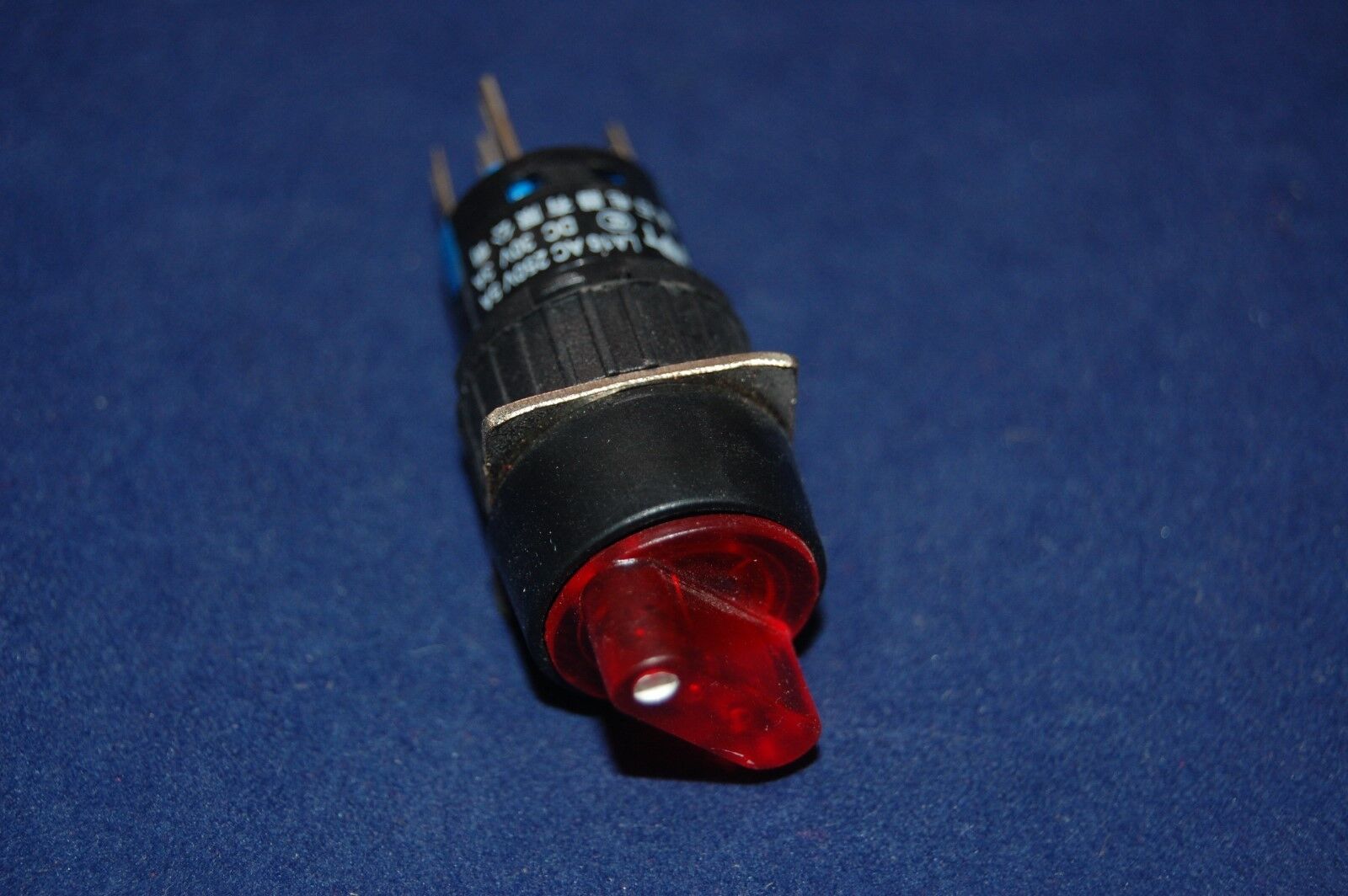2PC 16mm Round ILLUMINATED Selector switch 2 Position RED 110V LED Latching
