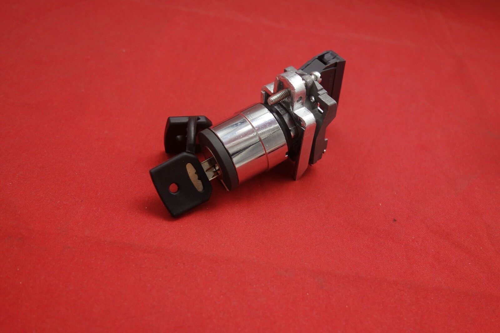 1PC 22mm Key switch 2 Position Stay put  Fits Metal XB4BG21 Maintained 1NO