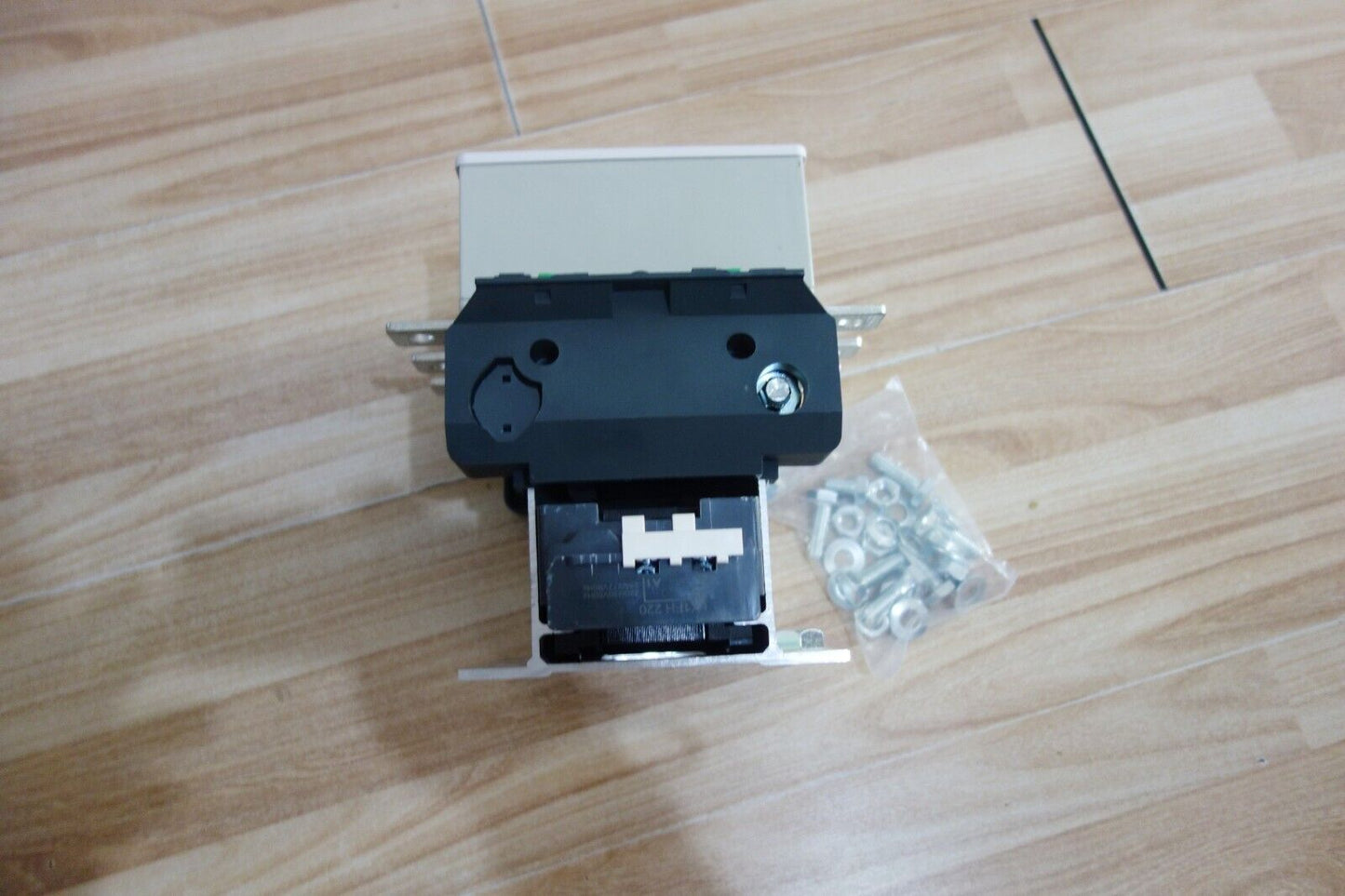 1pc New IN BOX FITS LC1F265M7 AC CONTACTOR 265A COIL 220V AC 50/60HZ