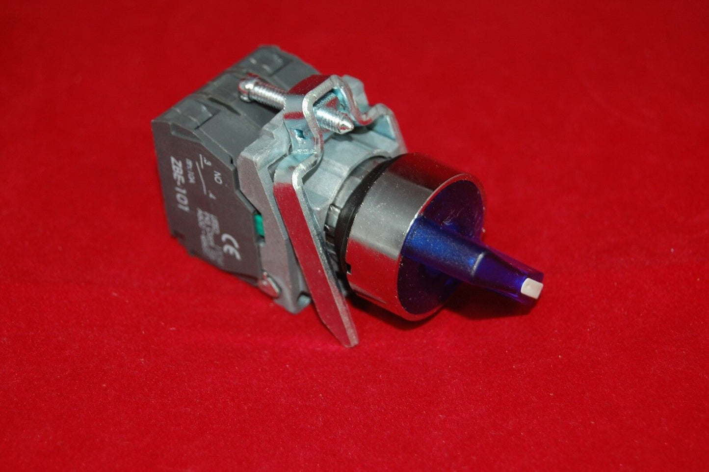 22mm ILLUMINATED Select switch 2 Position Fits Blue XB4BK126B5  24V Maintained
