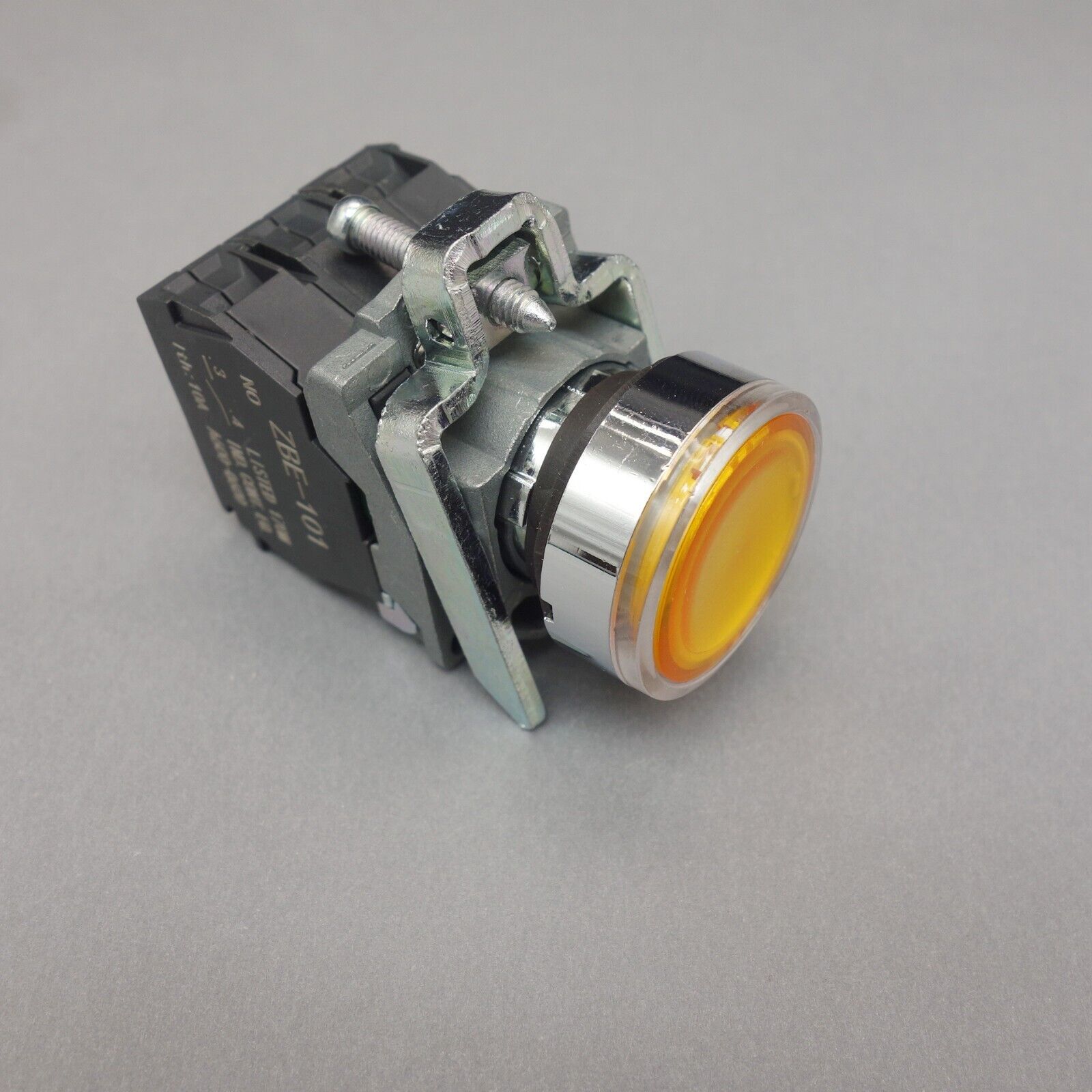1PC Fits XB4BW35G5 LED Illuminated pushbutton Switch flush push 110/120V Yellow