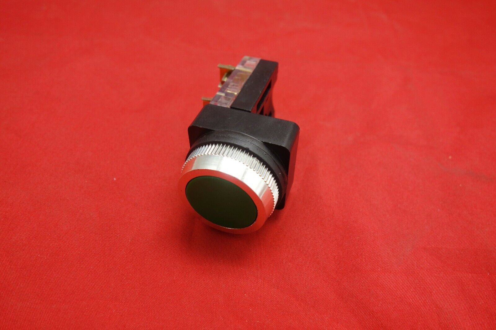 1PC NEW Cutout Dia. 30MM Green Momentary PUSH BUTTON Switch 1NO/1NC PB30