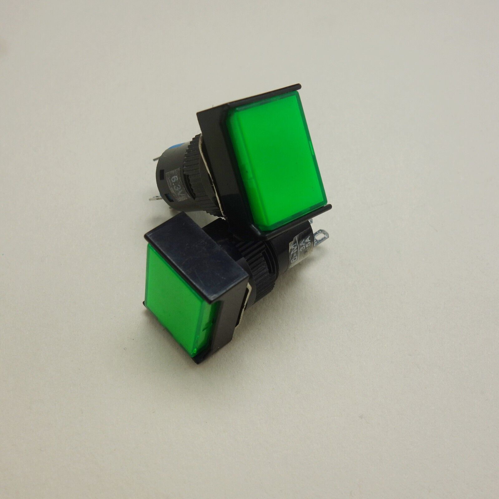 2PCS 16MM Retangular Green LED ILLUMINATED Latching PUSH BUTTON 2NO/2NC 2POLES