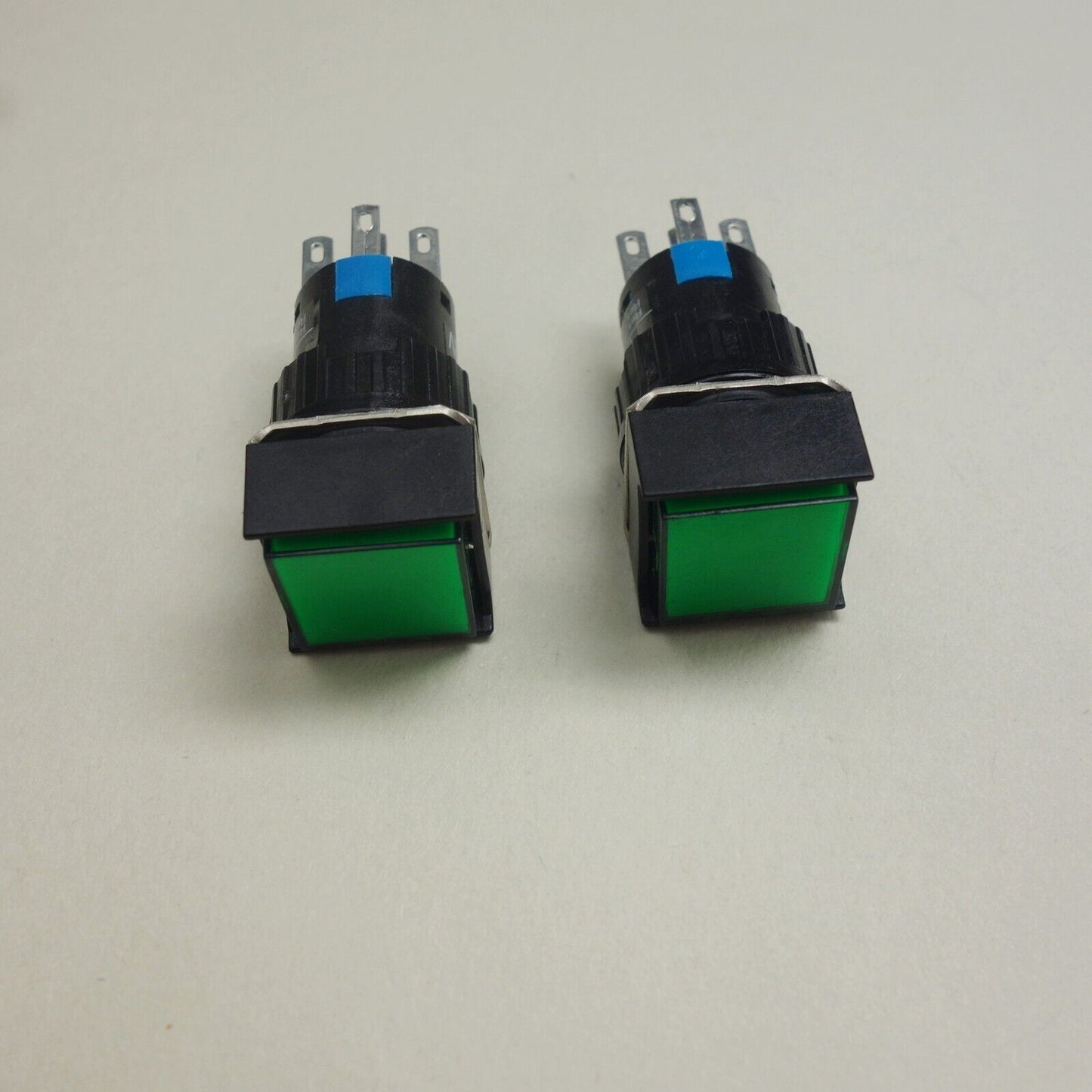 2PCS 16MM Square Green LED ILLUMINATED Latching PUSH BUTTON 2NO/2NC 2POLES LA39