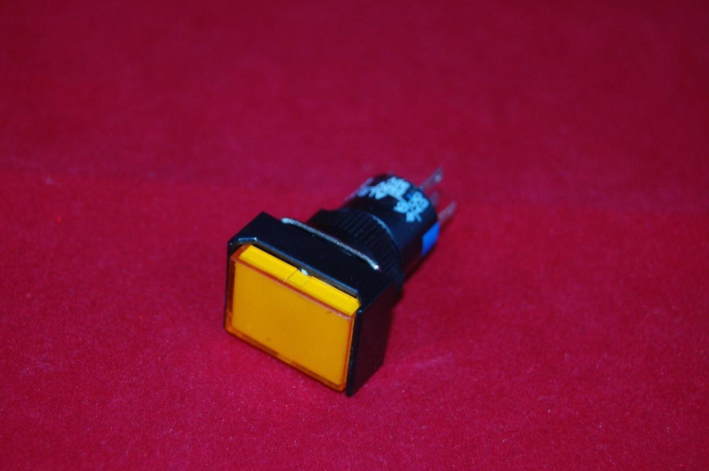 2PCS 16MM Yellow Rectangle Latching Maintain PUSH BUTTON ILLUMINATED 120V 5 PINS